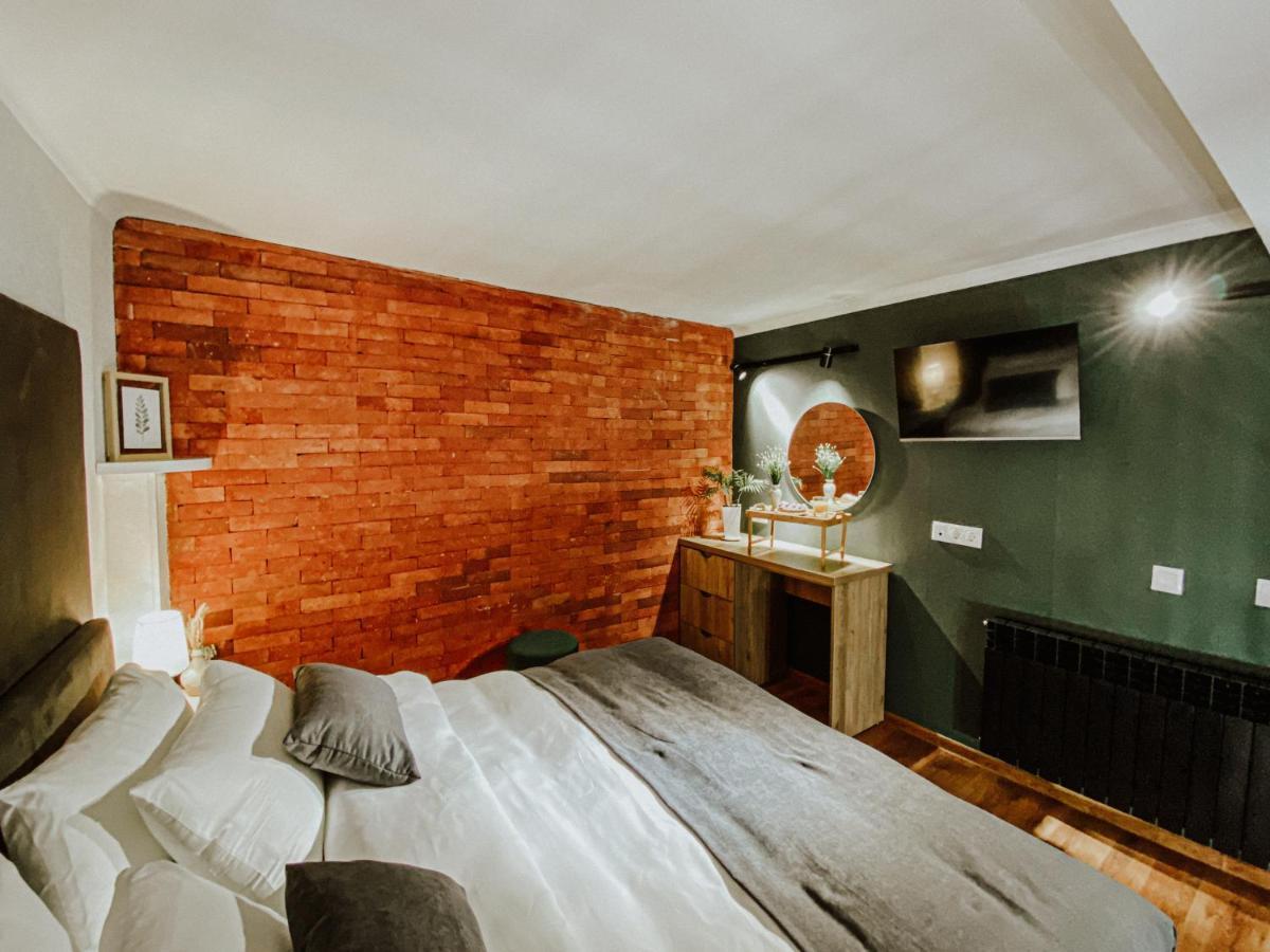 Luxury Duplex Suites - City Center Тбилиси Екстериор снимка